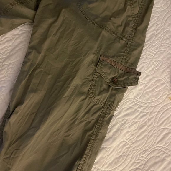 DKNY Active Camo Green Cargo Capris Pants Size 6 - Picture 4 of 7